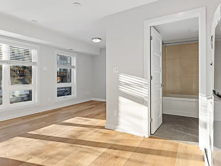 689 Churchill Ave N #204 — Photo 12