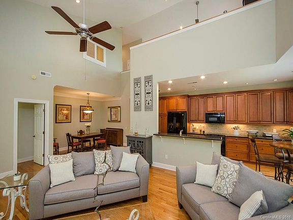 4th image of 37 Towne Place Dr