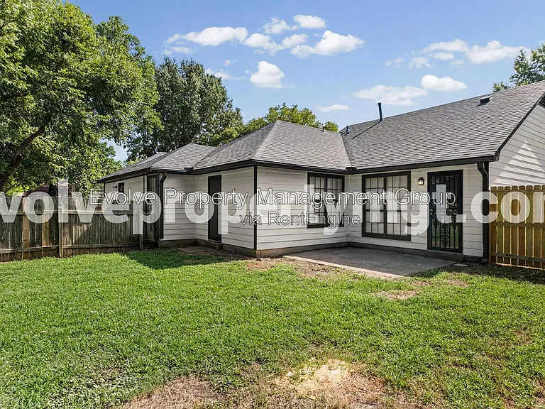 2295 Belin Dr — Photo 17