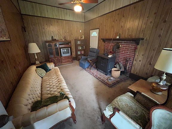 3rd image of 1609 Hickory Cove Ln