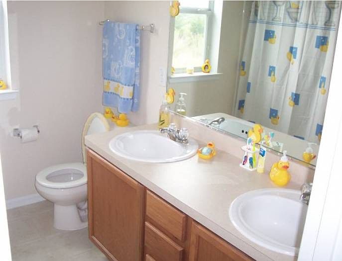 upstairs full bathroom
