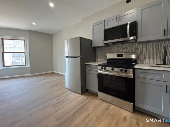 61 Field St #309, Waterbury, CT 06702