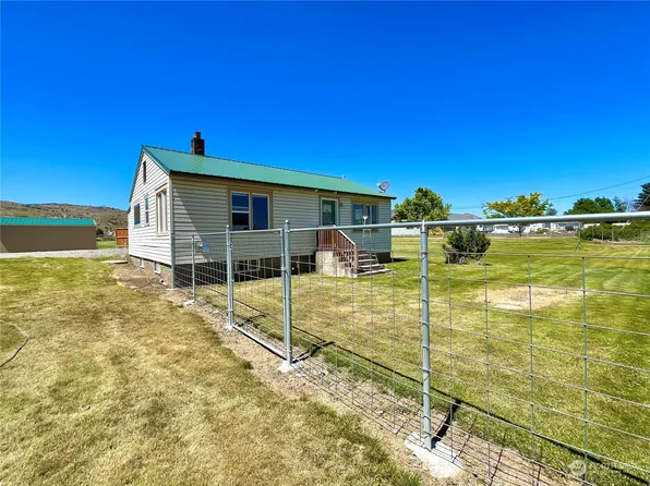 47 Kermel Road, Omak, WA 98841