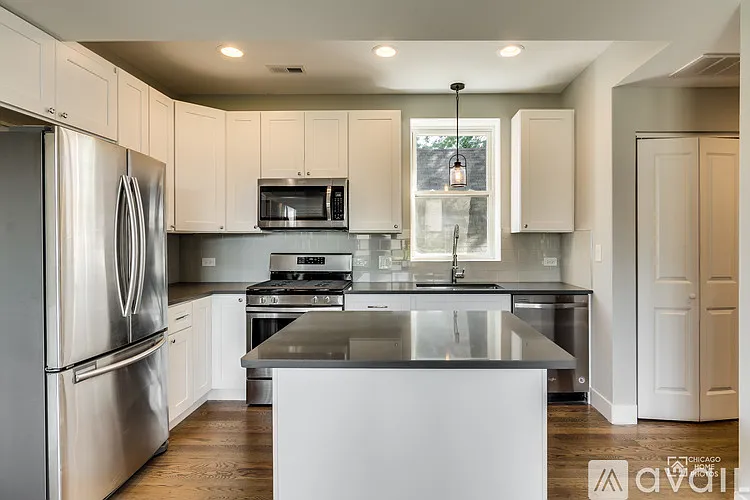 1644 W 21st St #3R — Photo 1