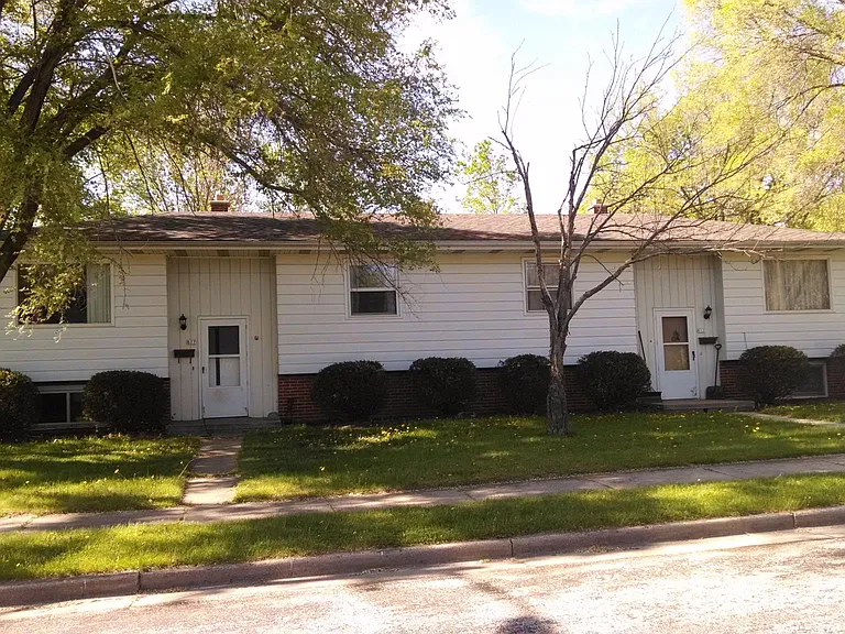 Pleasant Ave — Photo 1