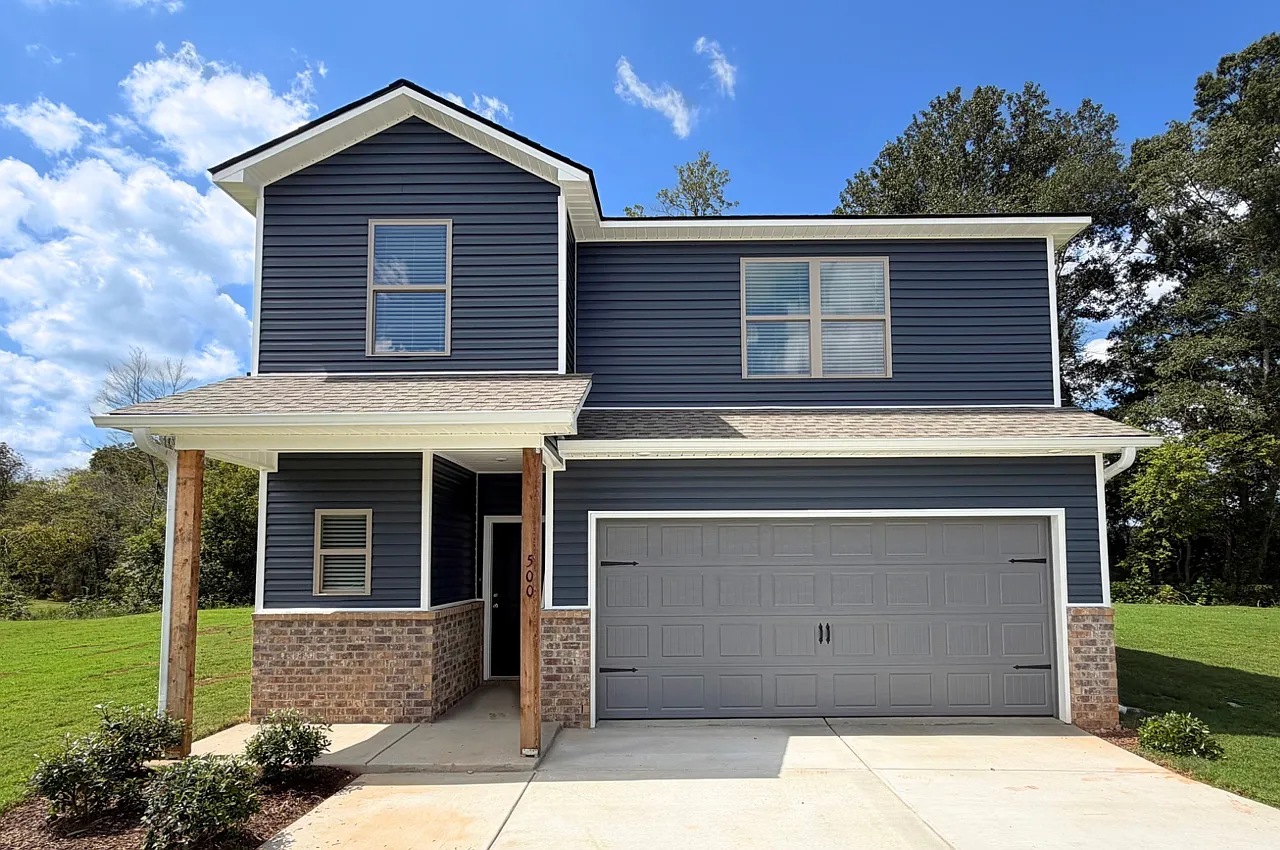 4 bed, 2065 sqft, $2,100 — Photo 2