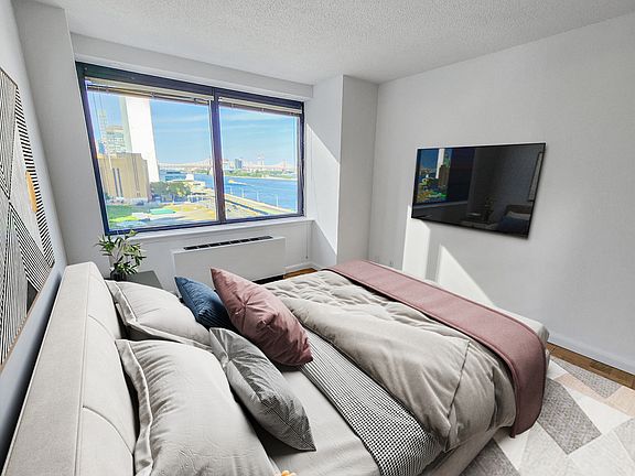 4th image of 415 E 37th St APT 10H