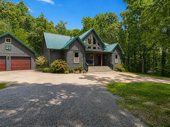 3rd image of 3820 Bear Hollow Rd