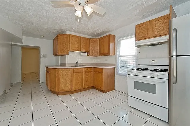 Ashland 2422 - kitchen2_03282017