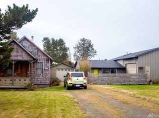 209 5th St NE #A&B, Long Beach, WA