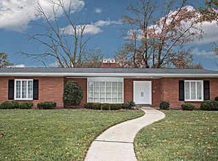 891 N Main St, Breese, IL 62230