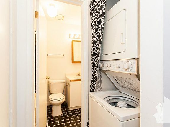 3rd image of 2057 W Dickens Ave #1N