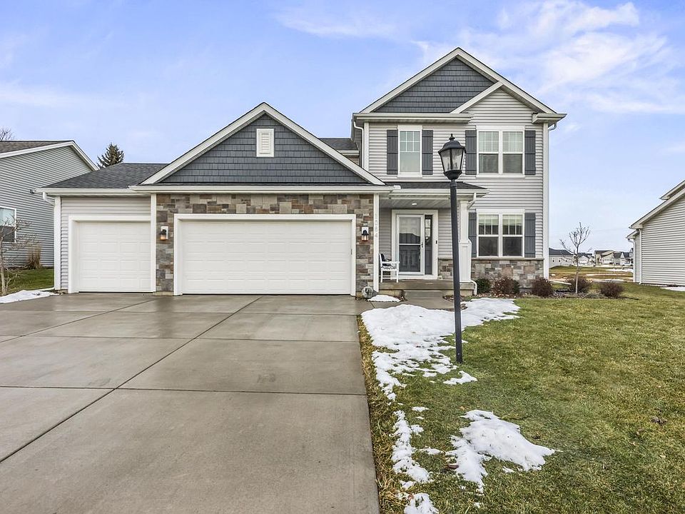 1st image of 1084 Spruce COURT
