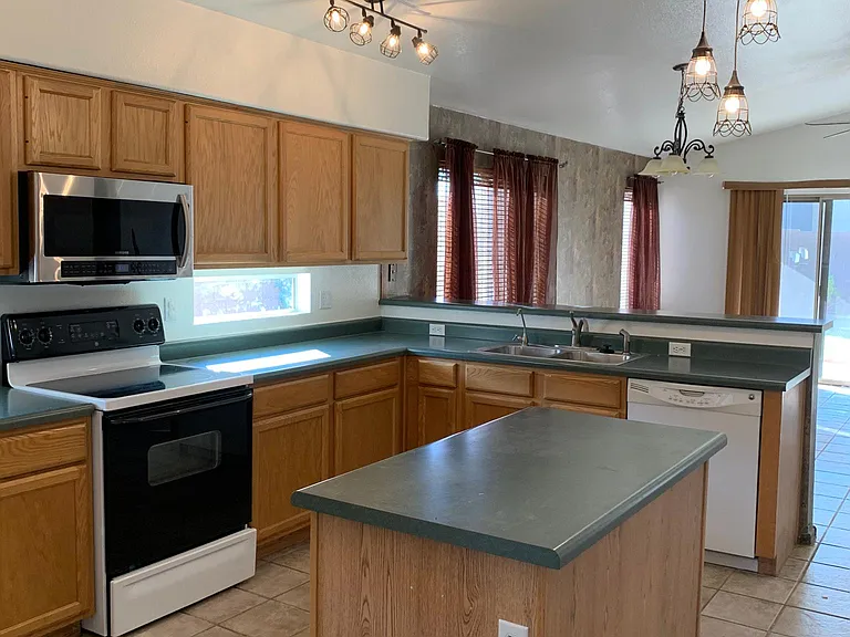 688 N Coral Key Ave — Photo 4