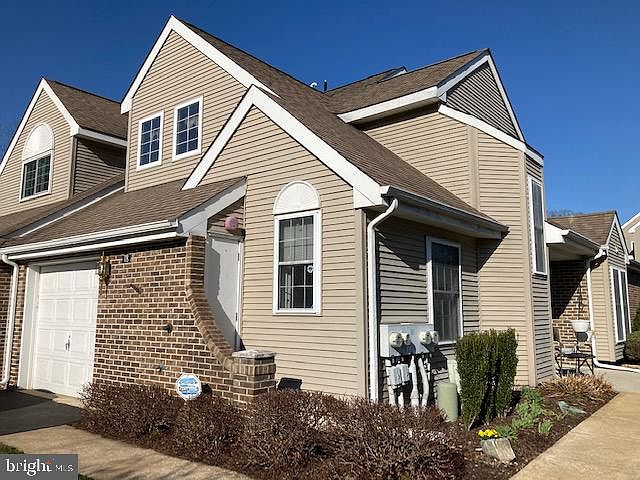 1st image of 18 Colefax Ct