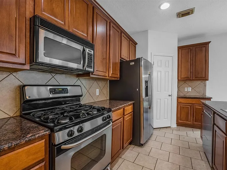75 N Spinning Wheel Cir — Photo 15