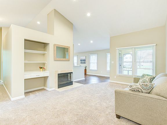 5th image of 1081 Saratoga Cir