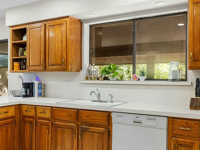 1100 Wayland Dr — Photo 11