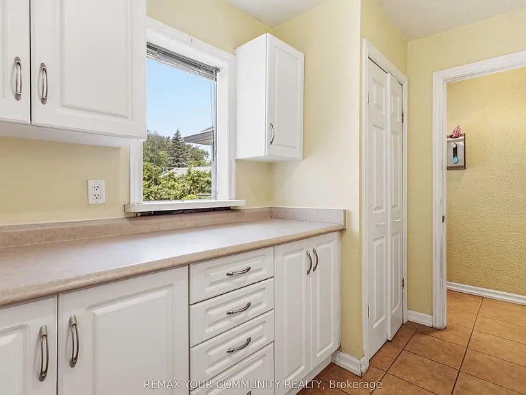 314 The Queensway S — Photo 23
