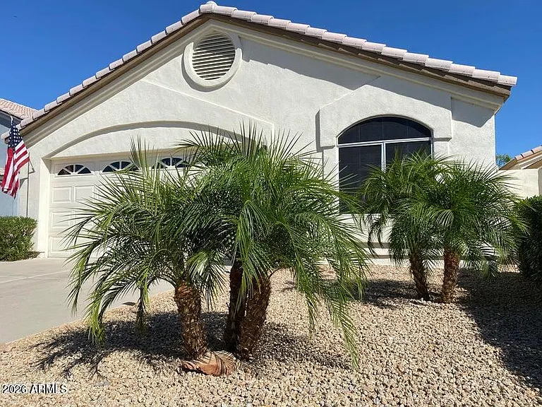 8972 W Lisbon Ln — Photo 2