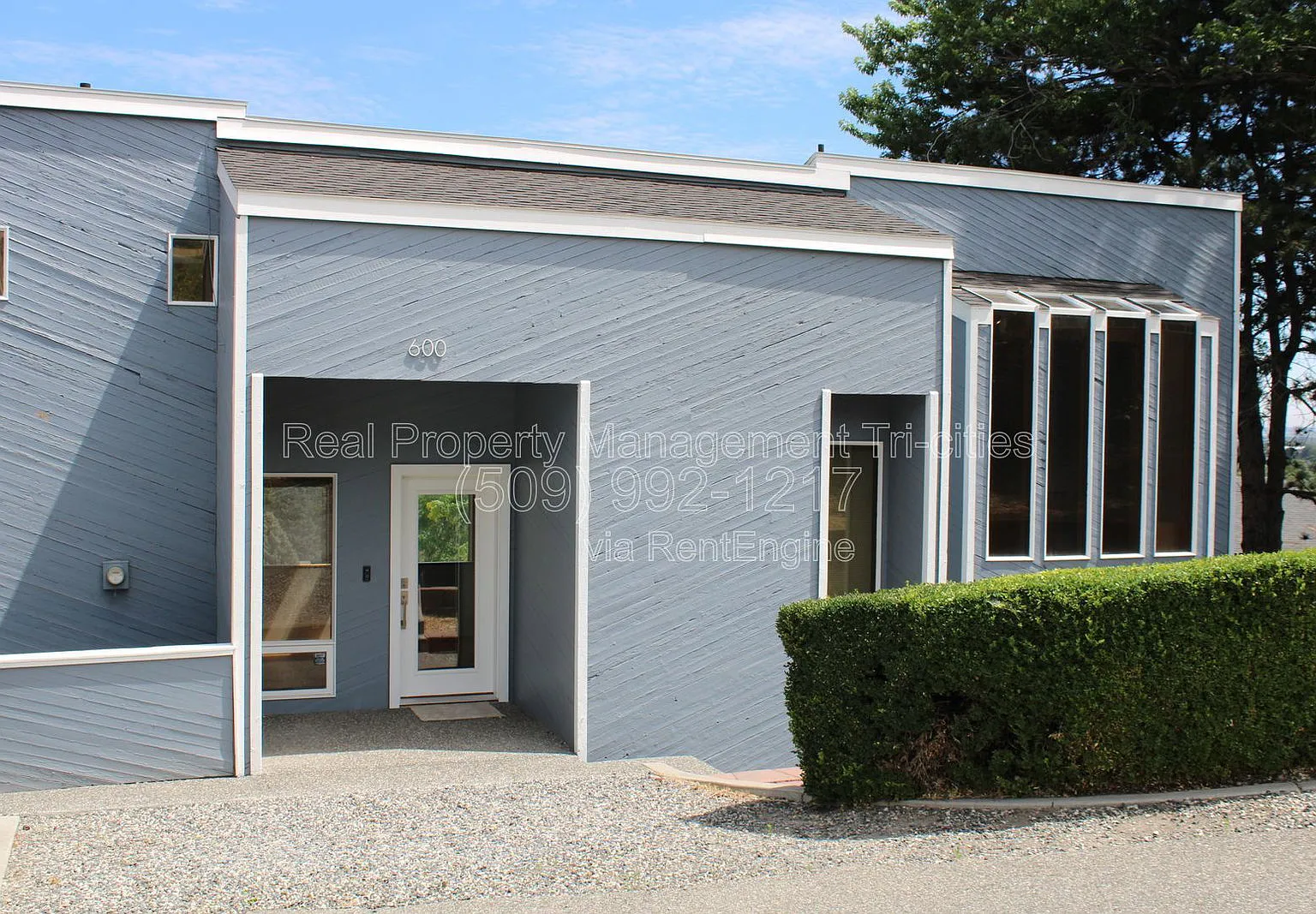 3 bed, 2.5 bath, 2948 sqft, $2,795 — Photo 2