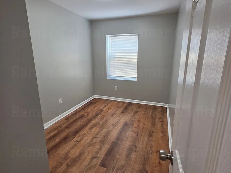 2754 Mickle St — Photo 4
