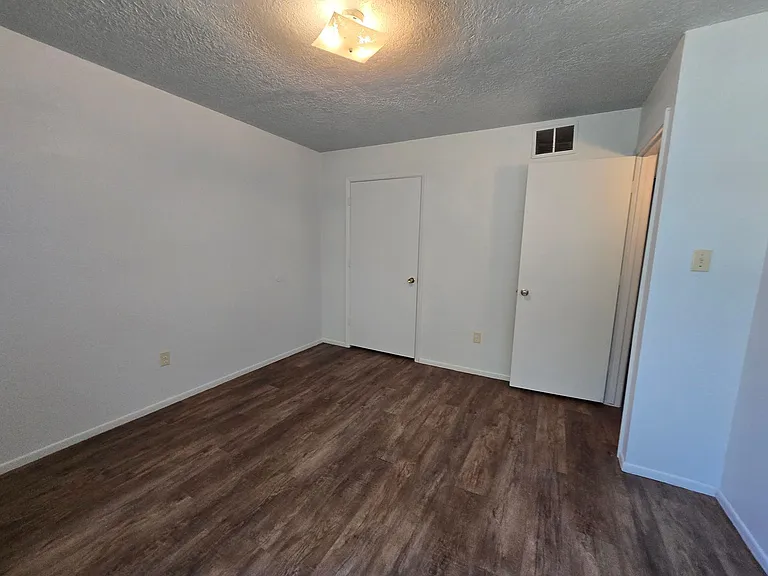 420 Illinois Ave — Photo 11