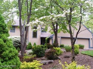 527 Bunting Rd, Buck Hill Falls, PA 18323