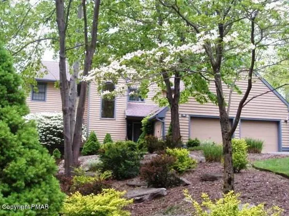 527 Bunting Rd, Buck Hill Falls, PA 18323