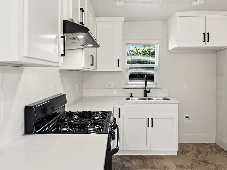 627 S Chinowth St #1 — Photo 7