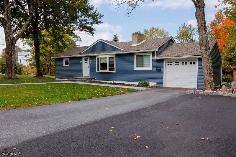 1st image of 3 Robinhood Ln