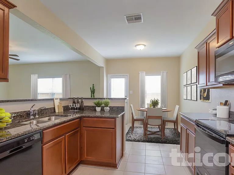 520 Red Dusk Paint Dr — Photo 2