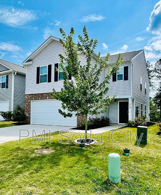4 bed, 2.5 bath, 2174 sqft, $2,000 — Photo 2