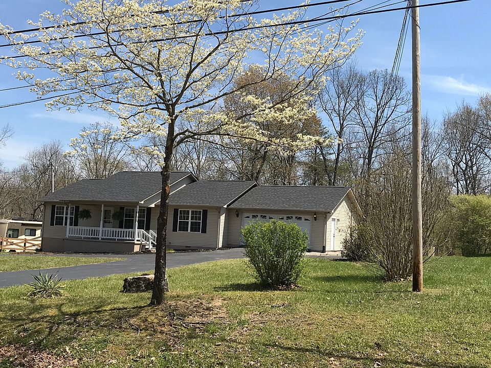2nd image of 2247 Spruce Loop