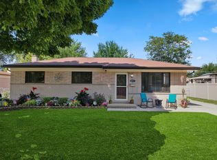 8827 Embassy Dr, Sterling Heights, MI