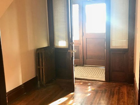 3rd image of 639 S 8th St