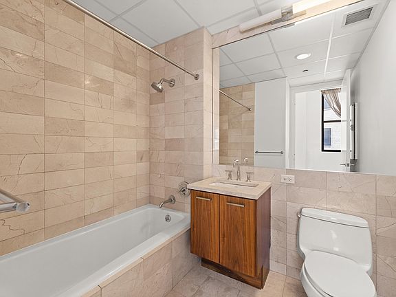 4th image of 4 Beacon Way APT 1514