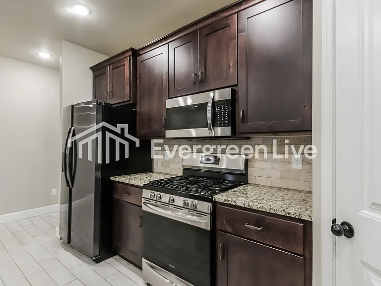 2100 Periwinkle Pl — Photo 7