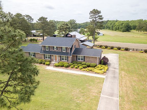4th image of 326 Country Way