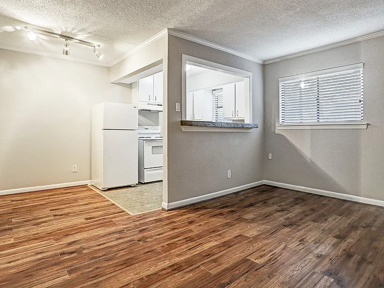 TLP Hawthorne — Photo 1