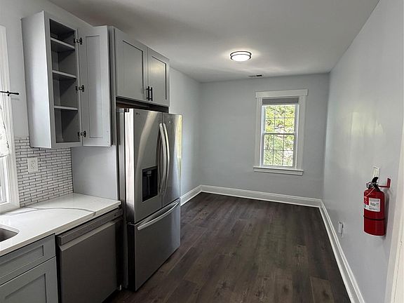 2nd image of 10 Edison Pl Floor 2