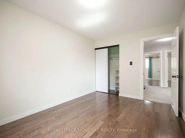 447 Ontario St N — Photo 32