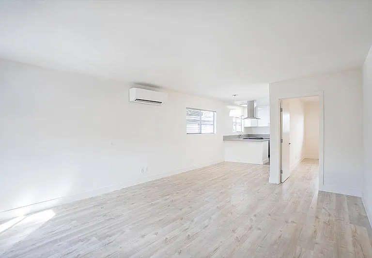 377 W Lexington Dr #8 — Photo 5
