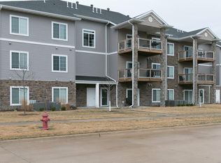 1620 Lincoln Dr UNIT 207, North Liberty, IA 52317