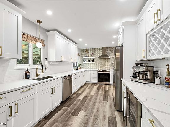 4th image of 21801 Elizabeth Ave