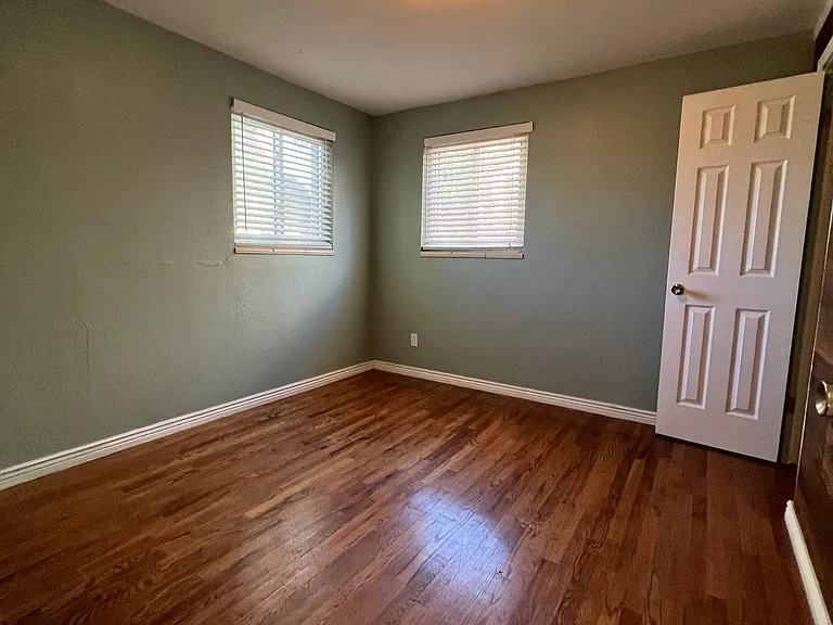 3336 Newport St — Photo 8