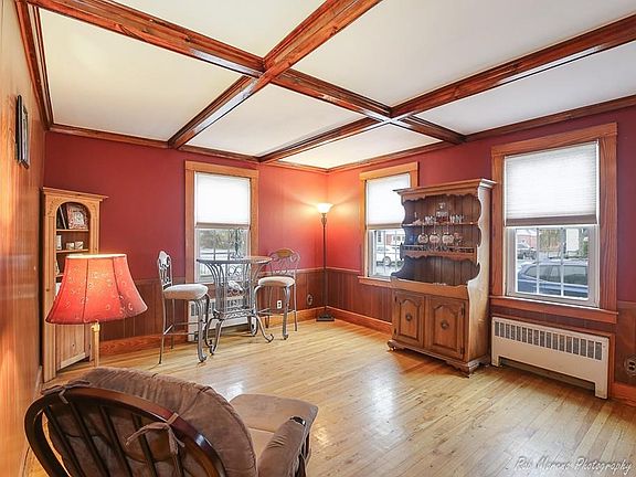 3rd image of 318 Jefferson Ave