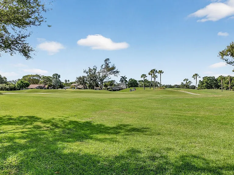 661 Hollows Cir — Photo 44