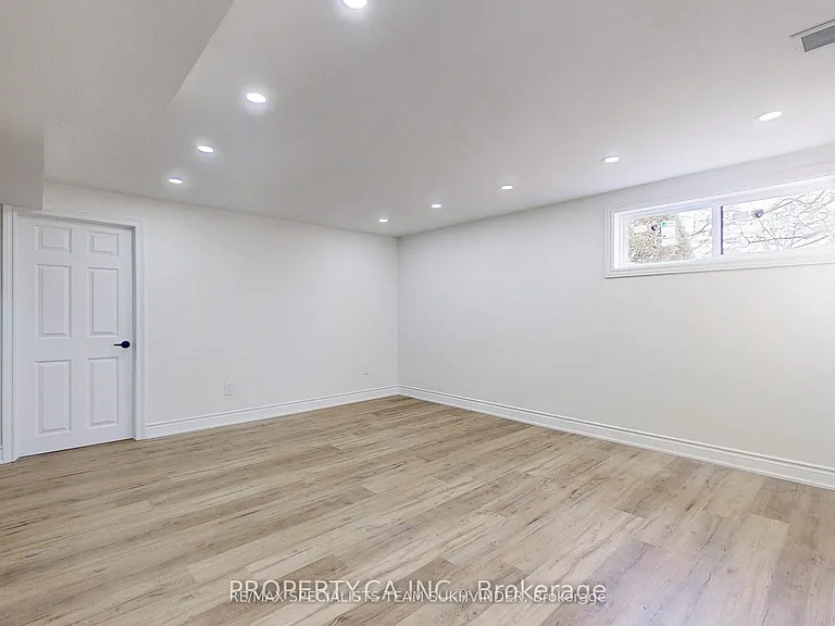 80 Cynthia Rd #LOWER — Photo 5