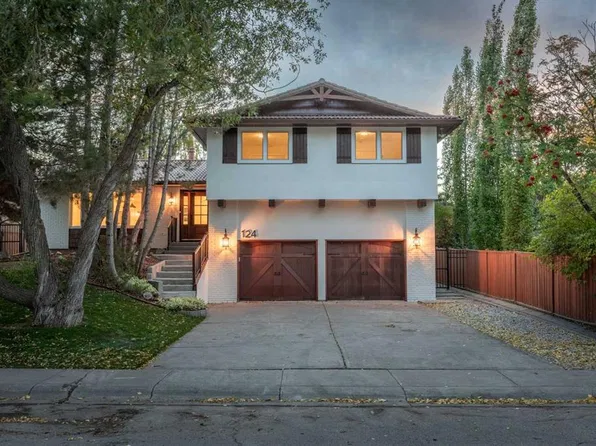124 E Canterbury Dr SW, Calgary, AB T2W 2G1